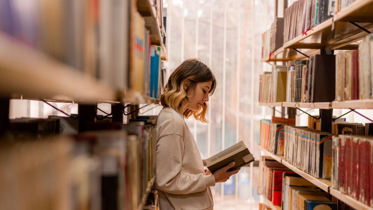 Duizenden AI-boeken te koop zonder waarschuwing: "Mensen staan er niet bij stil dat het om AI gaat"