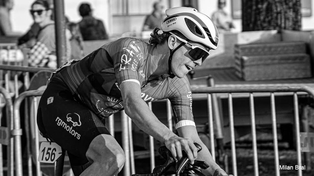 "Je zou Parijs-Roubaix nog winnen": vrienden en familie nemen afscheid van verongelukte wielrenner Milan Bral (21)