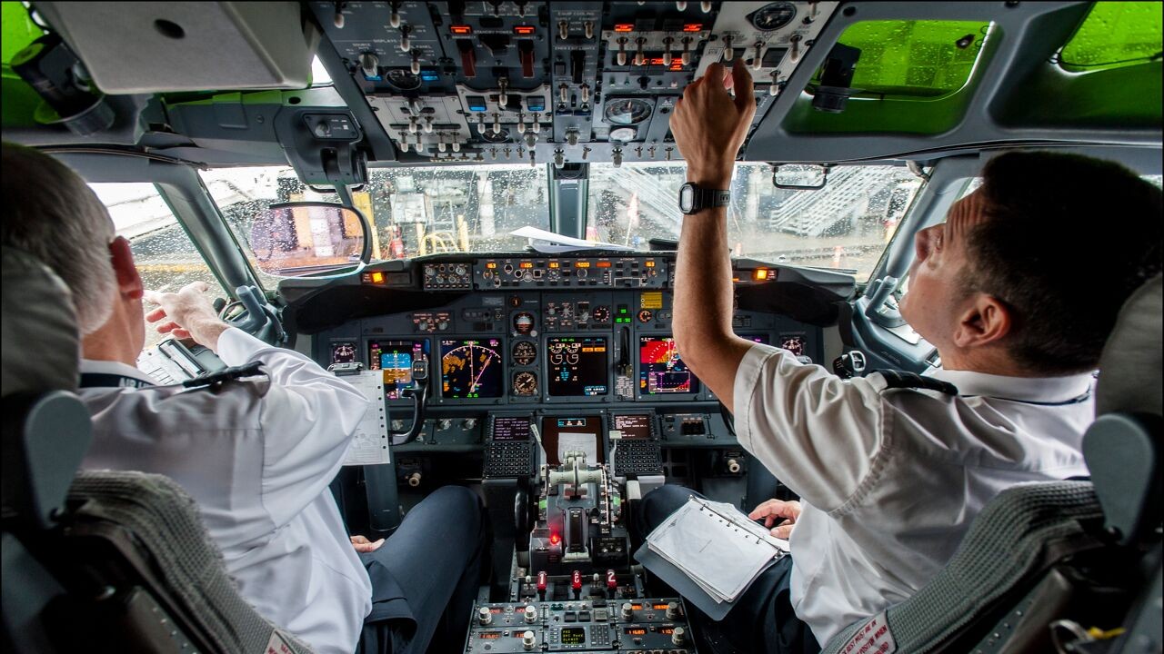 Stakingsaanzegging voor luchtvaartsector: piloten mogen niet vliegen na 65, maar moeten doorwerken tot 66