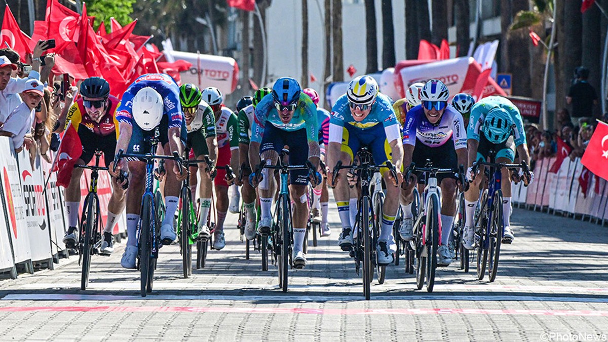 Twee op twee in Turkije: Tom Crabbe heerst opnieuw in de sprint, Sente Sentjens strandt op tweede plaats