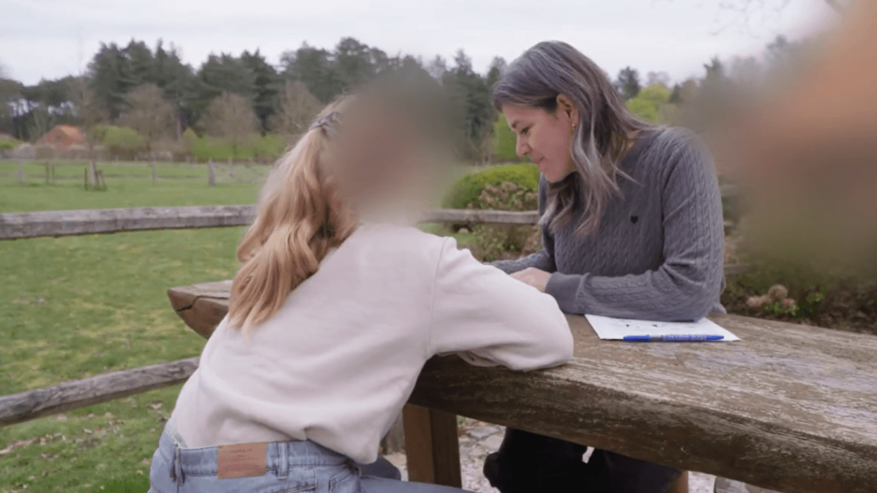 "Het begon toen ik met papa naar de auto stapte": 17.000 kinderen in België groeien op met ouder in de gevangenis