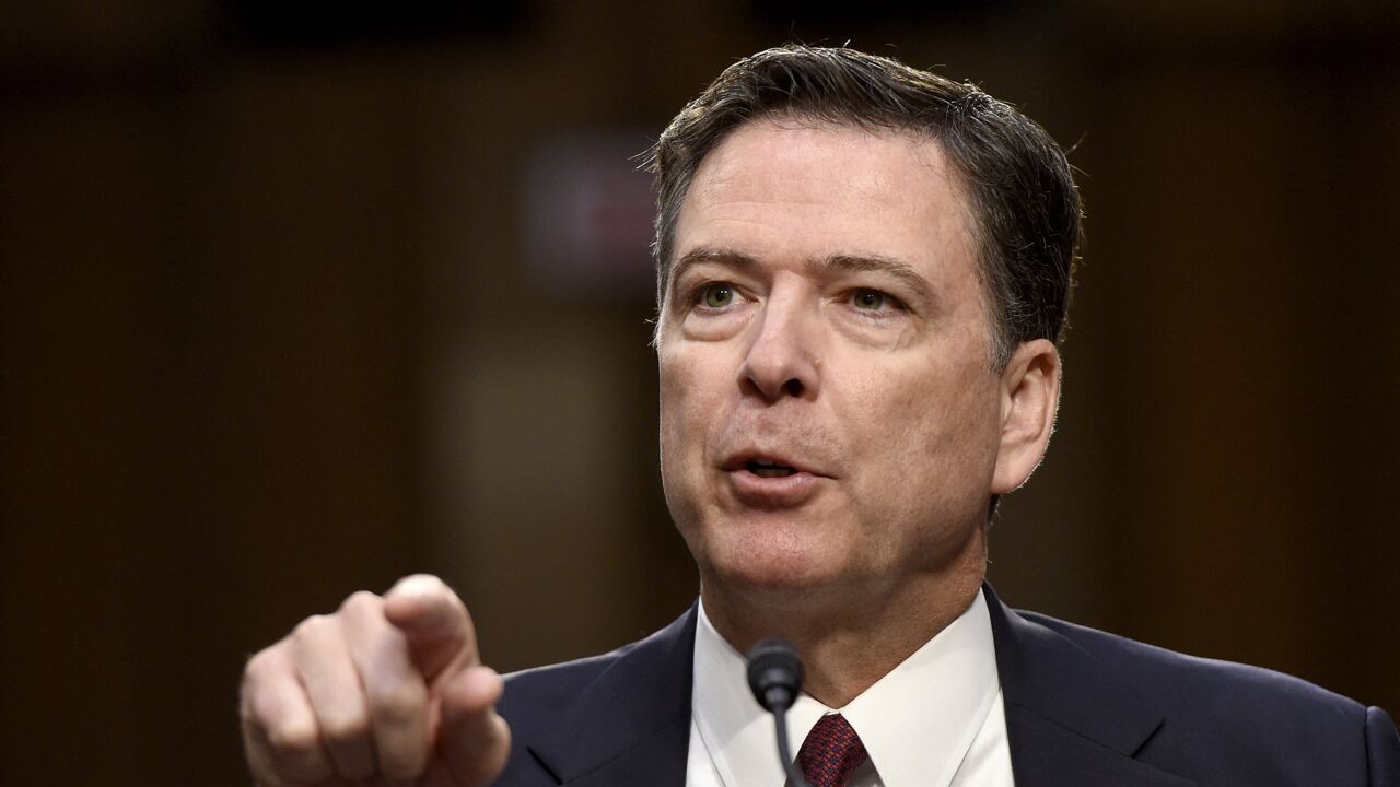 Ex-FBI-baas James Comey voor 2e keer aangeklaagd: foto van schelpen op strand brengt hem voor rechter