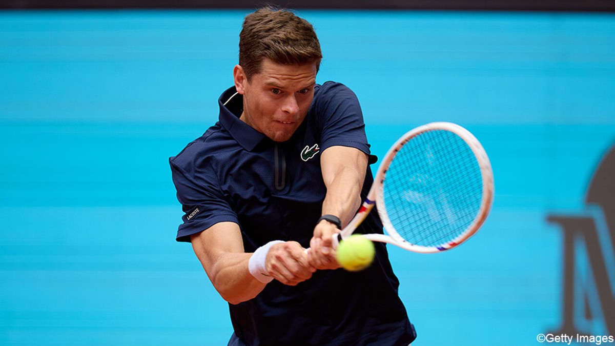 Dankzij enkele fabelachtige punten: Alexander Blockx klopt Casper Ruud en stunt met plek bij laatste vier in Madrid