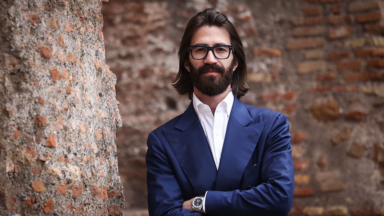 Een van erfgenamen van grootste brillenmaker ter wereld koopt broer en zus uit voor 10 miljard euro