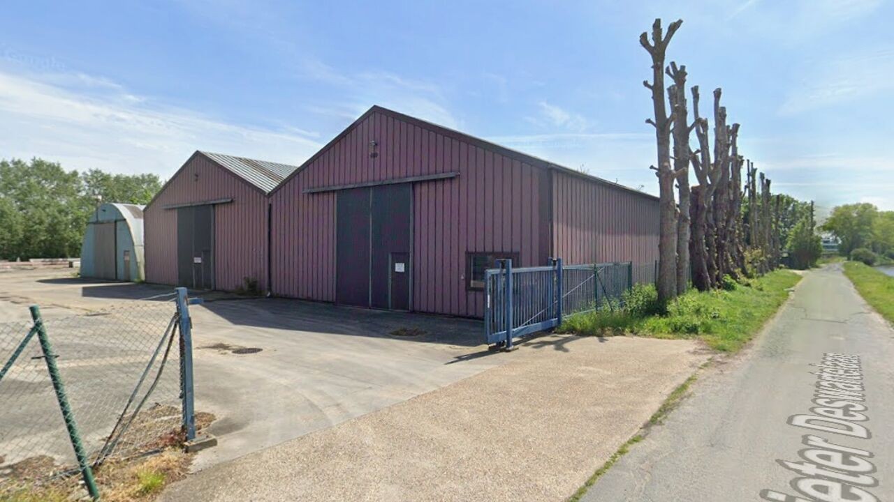 Meisje van 13 zwaargewond na val door dak van verlaten loods in Nieuwpoort