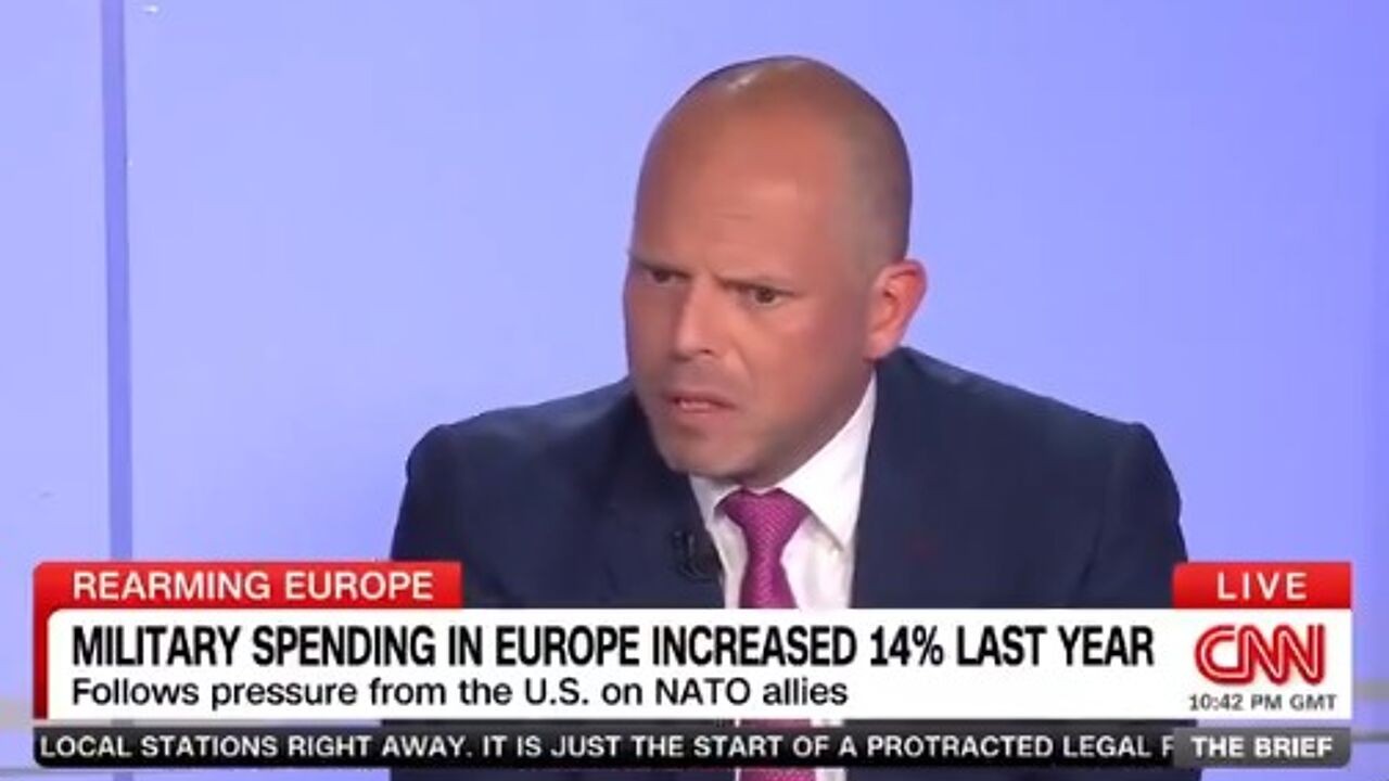 "Telkens we ruzie maken, drinkt Poetin champagne": minister Theo Francken geeft opvallend interview op CNN