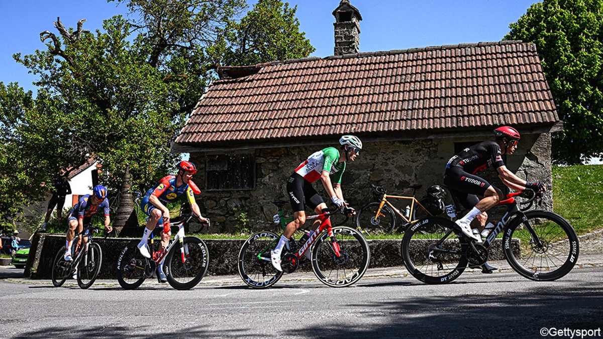 LIVE: 4 renners kiezen het ruime sop, Ineos en UAE controleren voor Godon en Pogacar