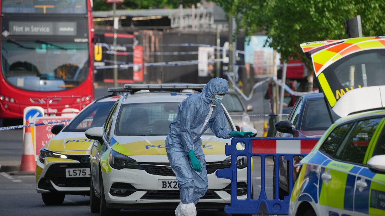 Britse regering kondigt 'plan tegen antisemitisme' aan na steekincident in Londen