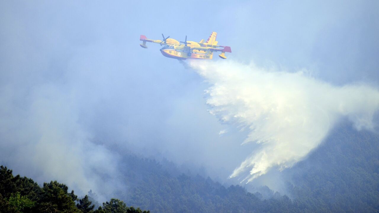 Natuurbrand rukt op richting Pisa in Italië, 3.500 mensen geëvacueerd