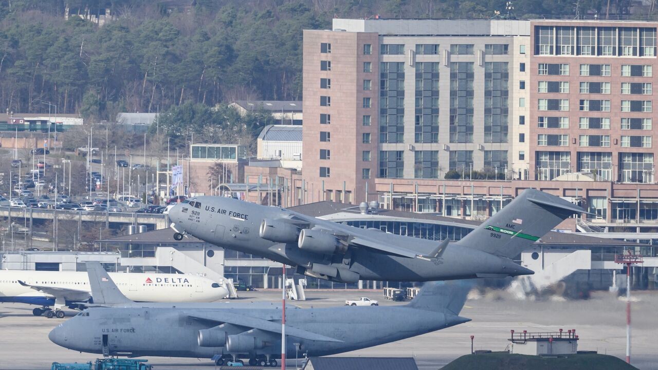 VS haalt 5.000 militairen weg uit Duitsland na kritiek van Merz op Trump