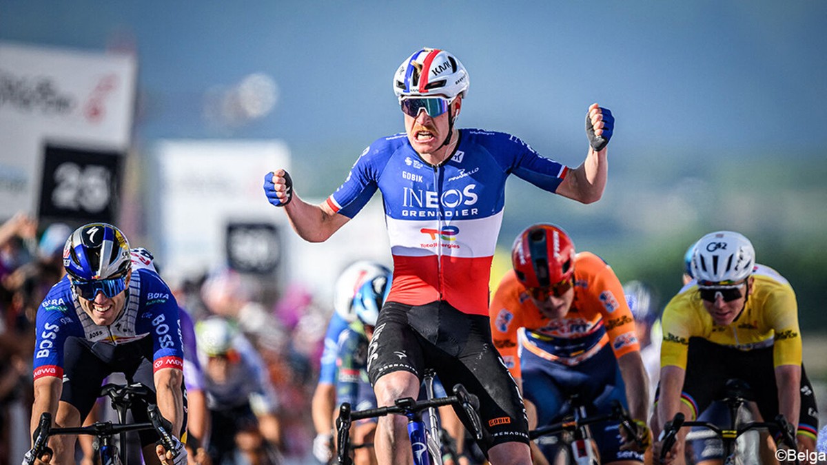 Dorian Godon klopt Tadej Pogacar nu wél in de groepssprint, vlucht met Steff Cras strandt in de diepe finale