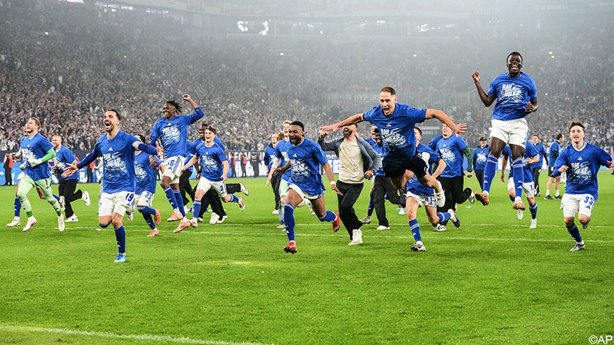 Schalke 04 is terug van weggeweest: gevallen topclub promoveert met coach Miron Muslic (ex-Cercle) naar Bundesliga