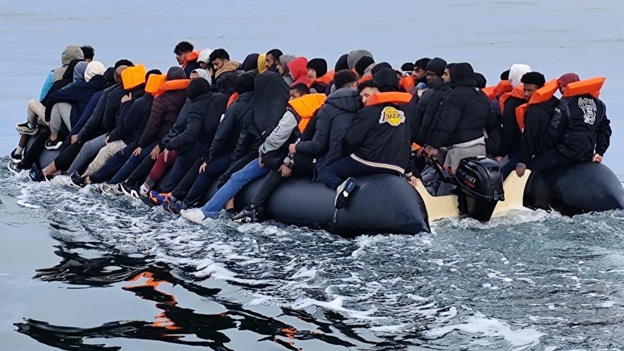 Waarom is het Verenigd Koninkrijk zo aantrekkelijk voor transmigranten?