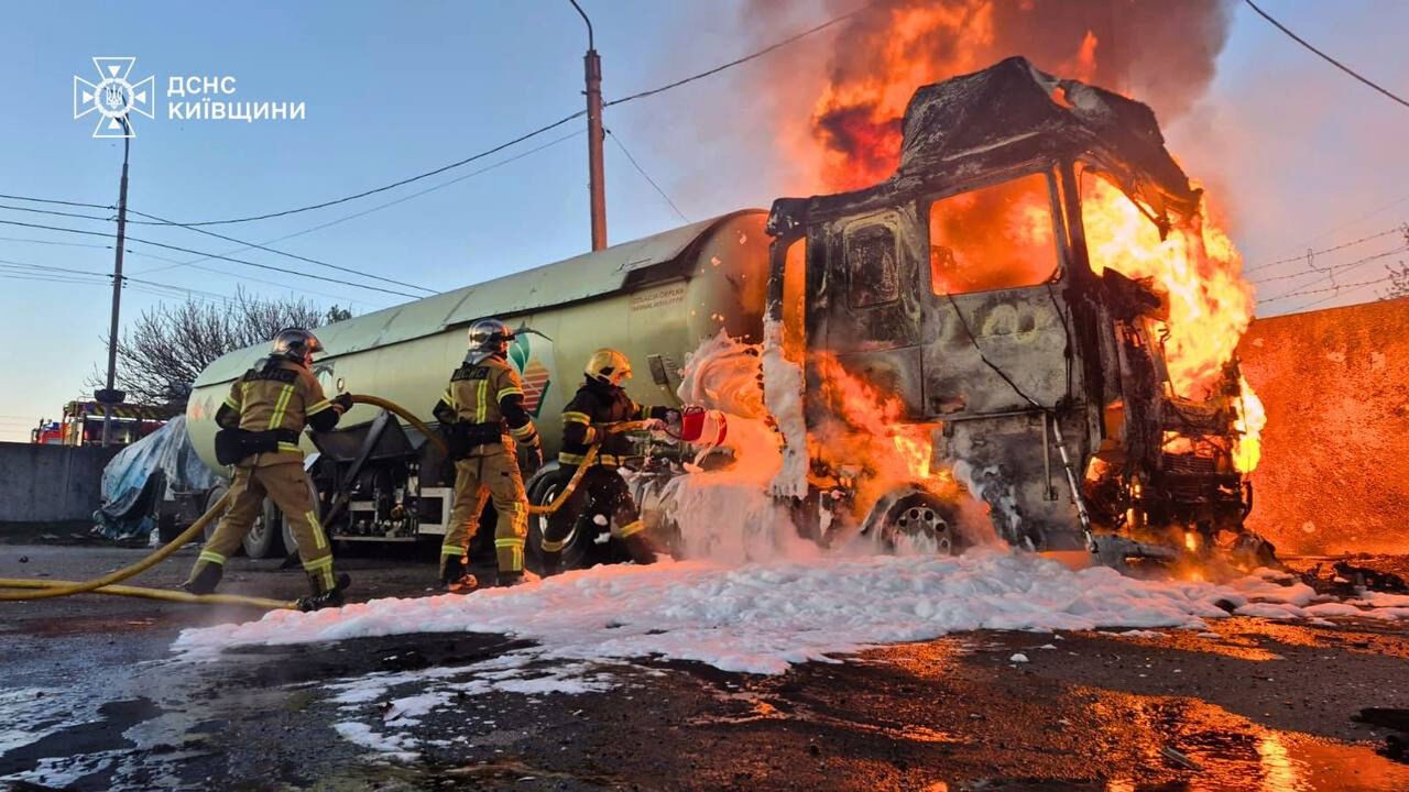 Oekraïne raakt opnieuw een van grootste olieraffinaderijen in Rusland, internet afgesloten