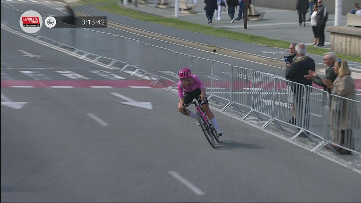 Met een perfecte timing vliegt Kerbaol naar de ritwinst, Kopecky opnieuw 2e