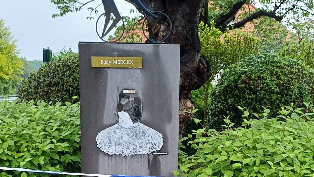 Monument van Eddy Merckx vernield in Sint-Pieters-Woluwe: "Wie valt nu een symbool van ons land aan?"