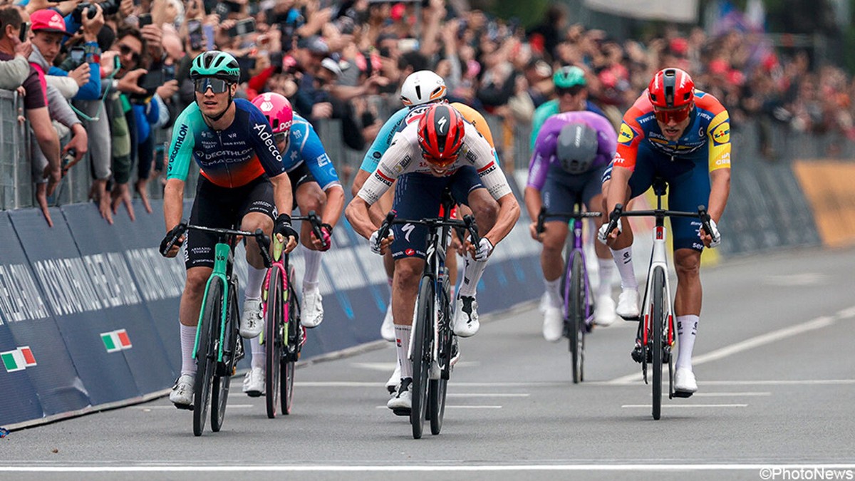 Giro rit 6: Sprinters verkneukelen zich bij nieuwe kans in Napels, waar een soort Nokereberg ligt te wachten