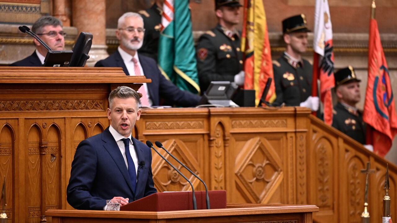 Peter Magyar legt eed af als nieuwe premier: "Ik zal niet heersen over Hongarije, maar het land dienen"