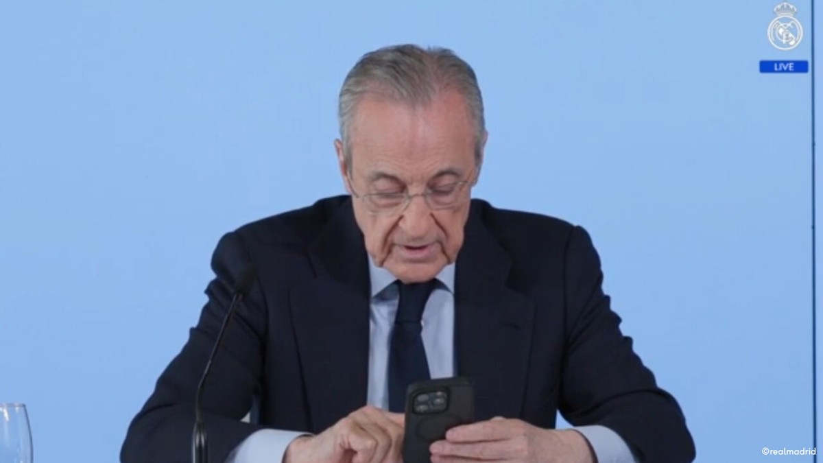 Plots begon hij zijn gsm voor te lezen: spoedpersconferentie Real Madrid-voorzitter blijkt persoonlijke afrekening met "absurde geruchten"