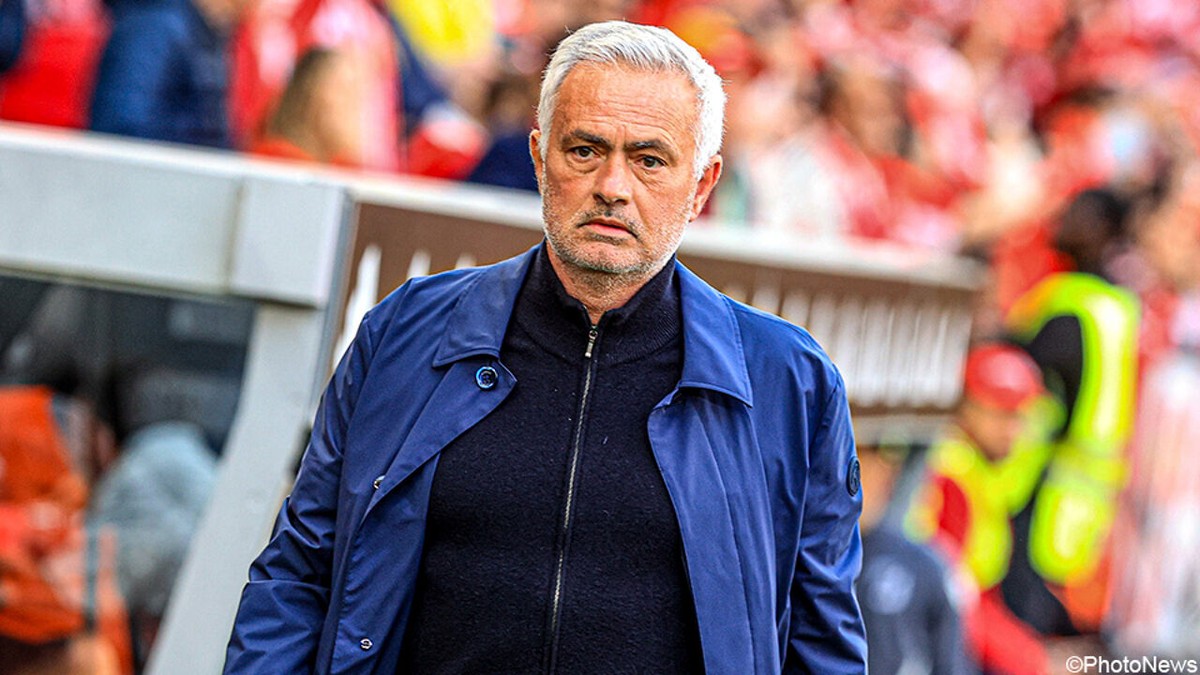 Benfica bevestigt vertrek van José Mourinho naar Real Madrid, dat 15 miljoen euro ophoest voor "The Special One"