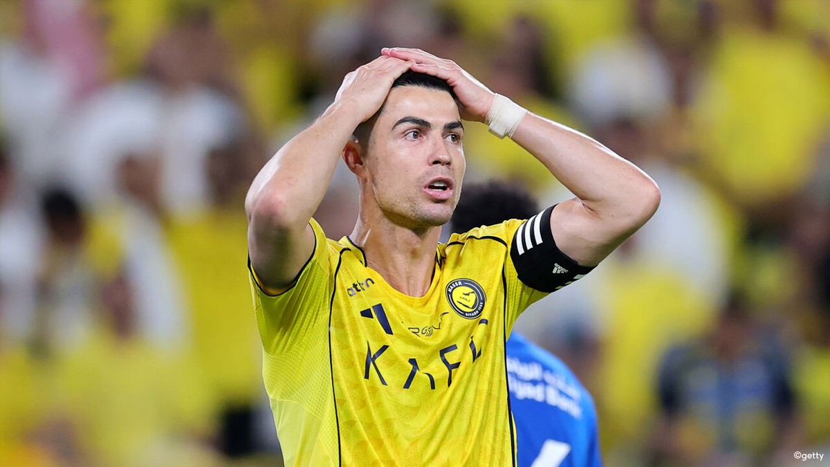 Hij stond al klaar om te vieren: Cristiano Ronaldo ziet titeldroom in 98e minuut ontploffen na gruwelijke fout doelman