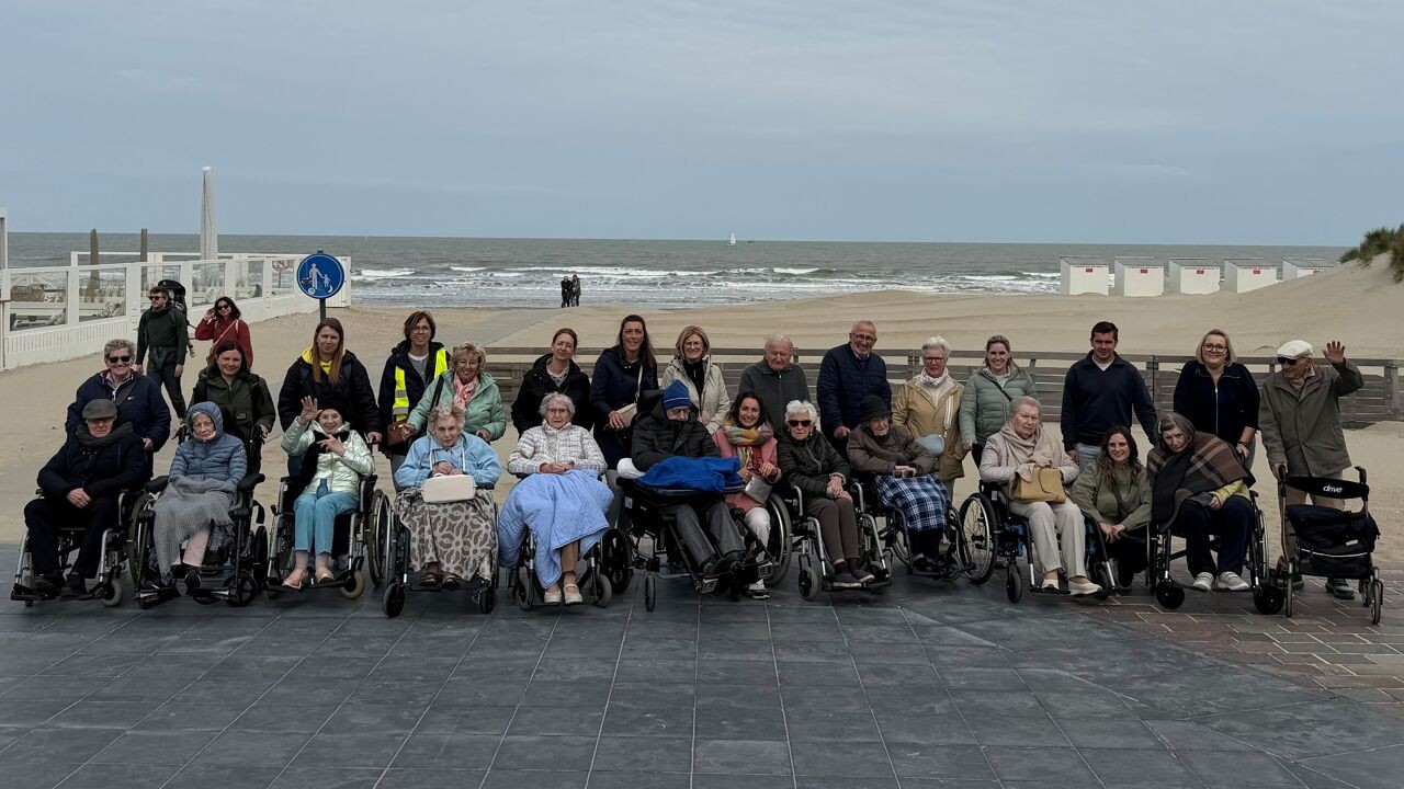 "Ik wou nog 1 keer de zee zien": 24 bewoners van woonzorgcentrum in Sint-Truiden nemen samen vakantie in Nieuwpoort