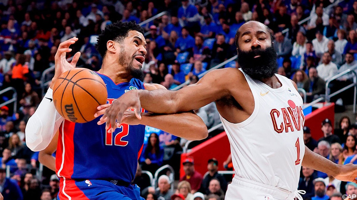 Cleveland en James Harden kloppen Detroit na overtime en naderen tot op 1 zege van Conference-finale