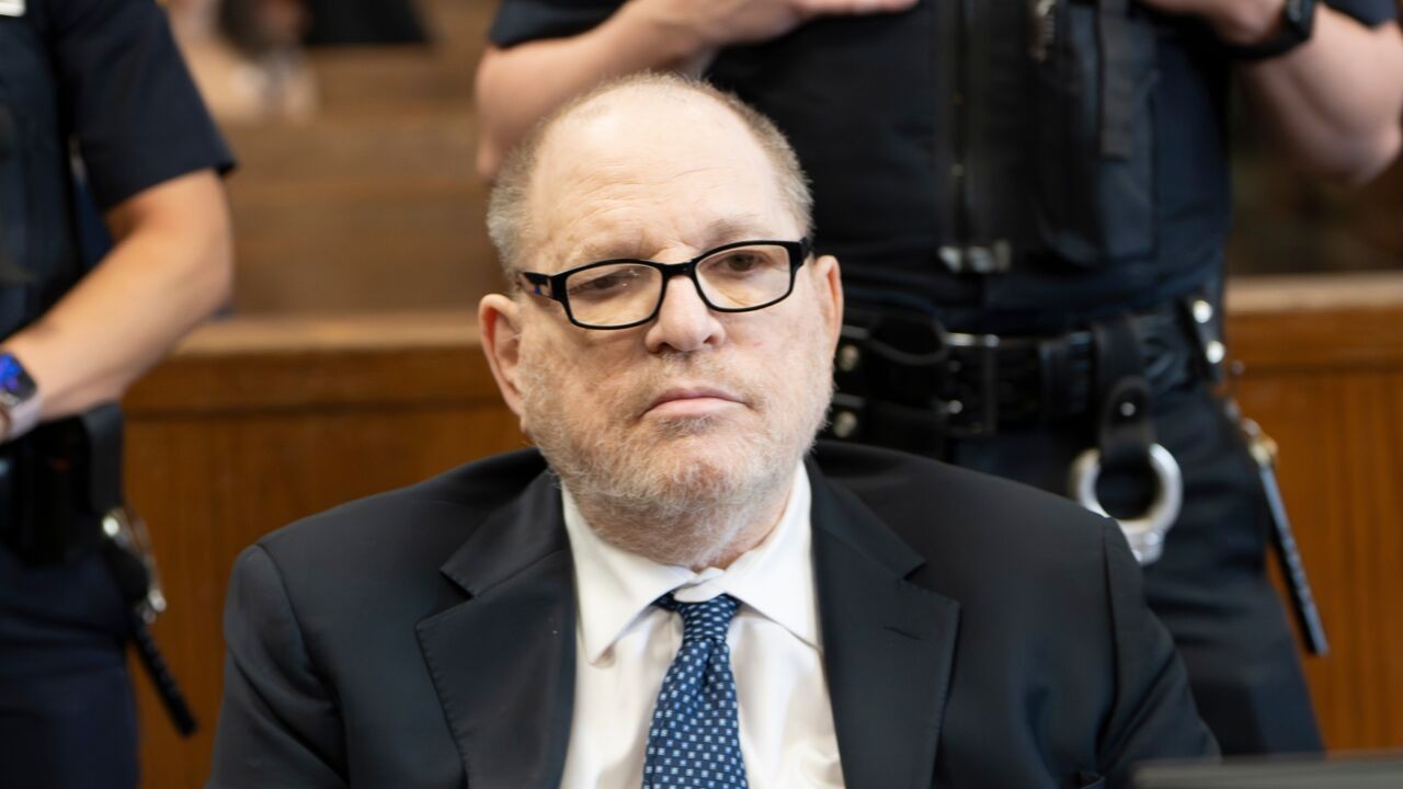 Nieuw proces tegen Harvey Weinstein wegens verkrachting Jessica Mann eindigt zonder uitspraak