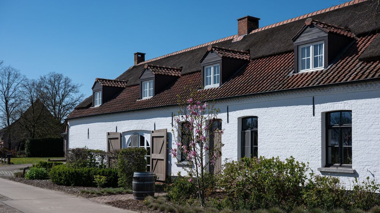 Betaal je binnenkort meer als je van boerderij grote woning wil maken? Boerenbond en Natuurpunt willen 'fermettetaks'