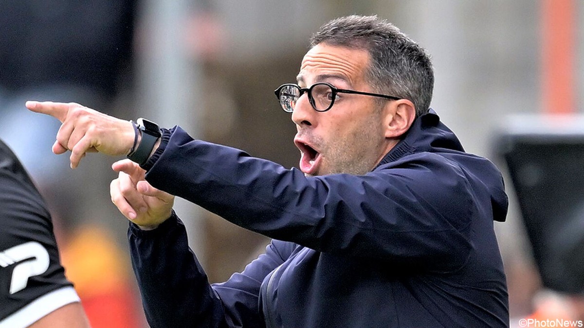 Woedende Yannick Ferrera haalt uit naar arbitrage: "Vorig jaar titel en job verloren door één man en nu gebeurt het weer"