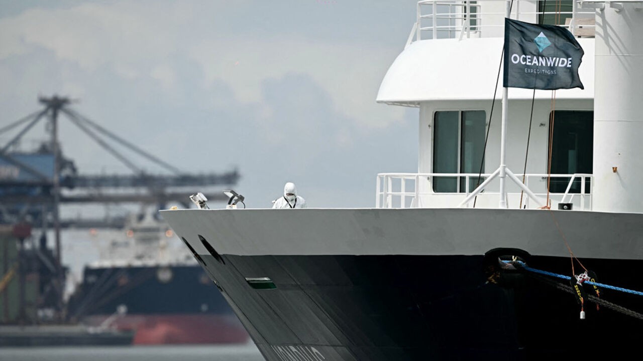 MV Hondius aangemeerd in Rotterdam: "Geen symptomen bij laatste opvarenden"