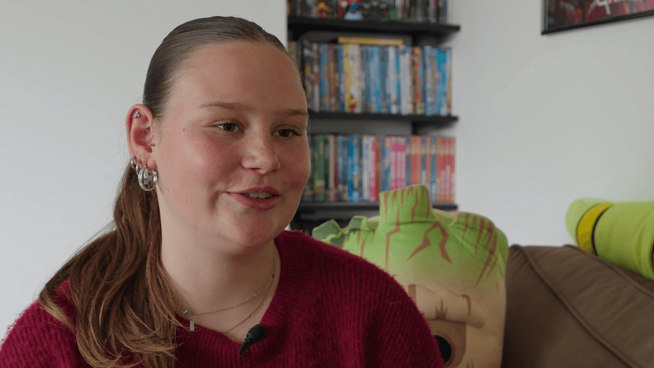 "Mijn borsten waren zware beperking voor mijn leven": Lotte (17) kiest voor borstverkleining en ze is niet alleen