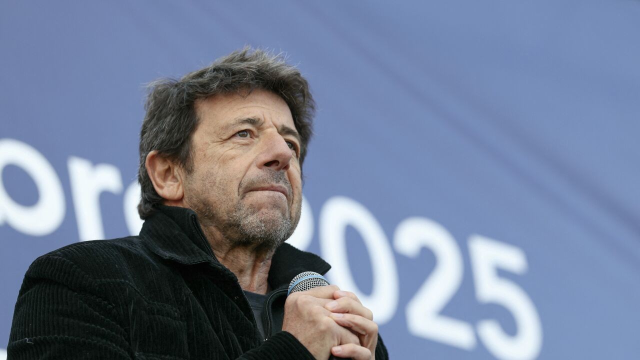 Zanger Patrick Bruel opgepakt in Frankrijk in onderzoek naar seksueel misbruik