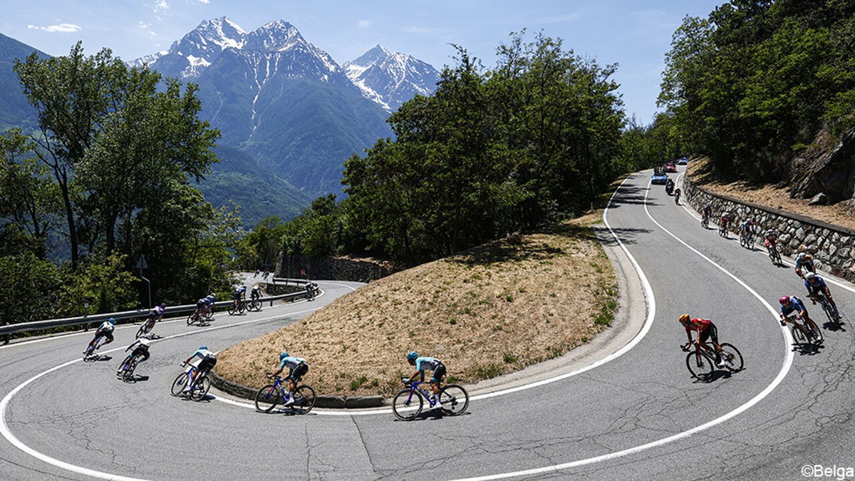 LIVE Giro: Kopgroep spat uit elkaar halfweg de etappe, mogen de vluchters strijden voor de ritzege?