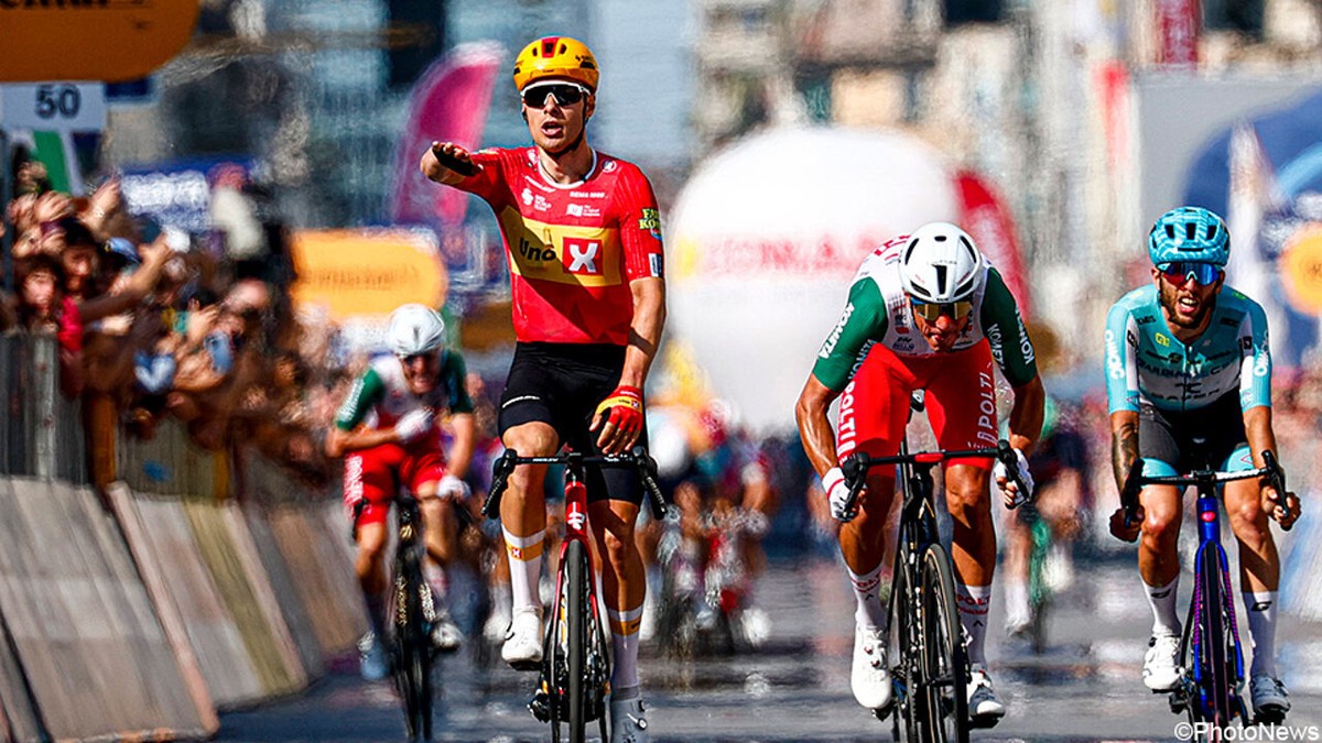 Meesterlijke move in Milaan: na intense strijd met jagend peloton sprint vluchter Dversnes onverwacht naar zege in Giro