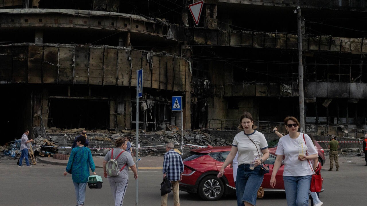 Rusland kondigt nieuwe aanvallen op Kiev aan en roept diplomaten op om Oekraïne te verlaten