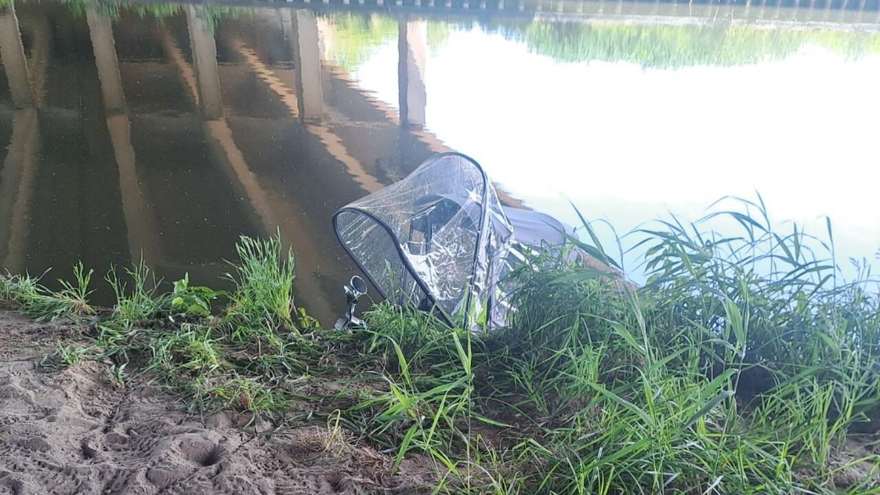 Twee voorbijgangers redden vrouw die met scootmobiel terechtkwam in kanaal in Lommel