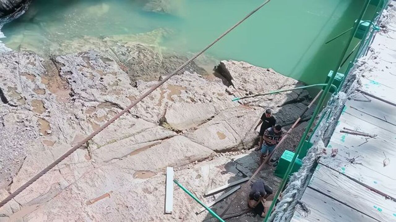 2 Oostenrijkse toeristen vallen van hangbrug in Indonesië en komen om