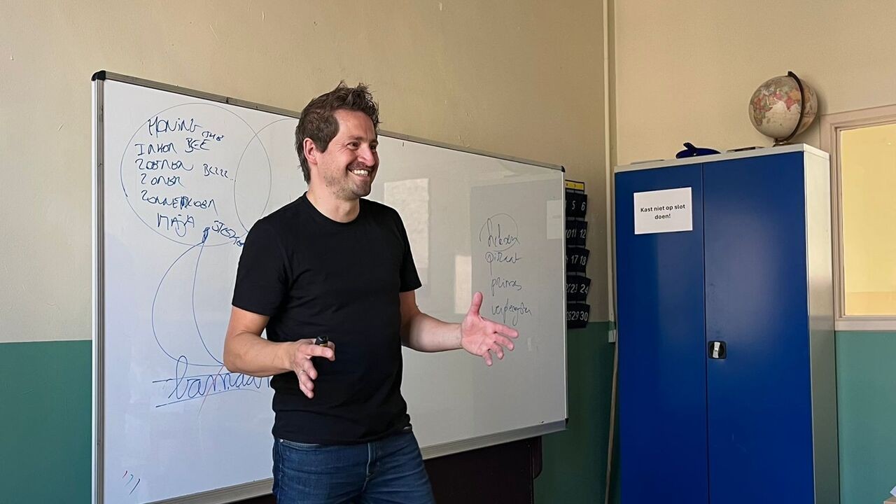 KdG-docenten offeren teamdag op voor gastlessen in Antwerpse scholen: "Lerarentekort opvullen"