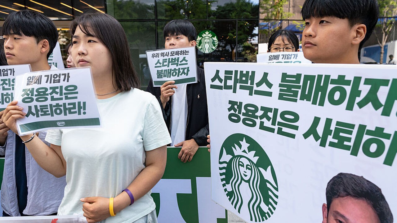 Starbucks sluit filialen in Zuid-Korea vroeger voor les over gevoelige geschiedenis na omstreden campagne
