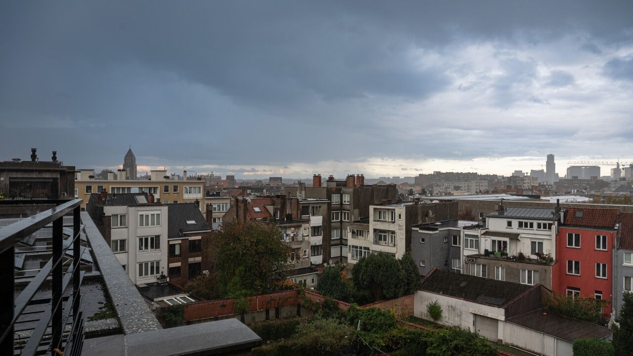 KMI waarschuwt voor "behoorlijk hevig" onweer in bijna heel Vlaanderen en Luik