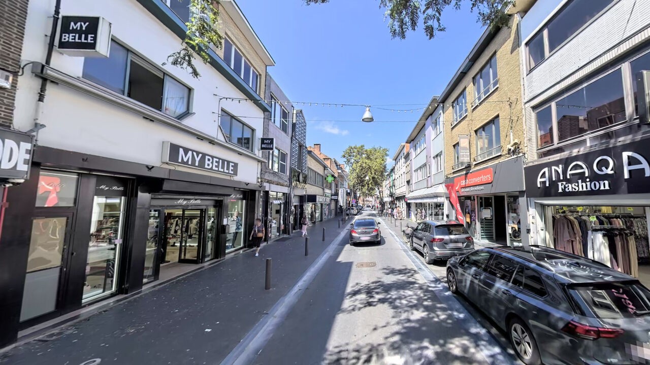 Man met bijl in Antwerpse winkelstraat door omstanders overmeesterd en gearresteerd