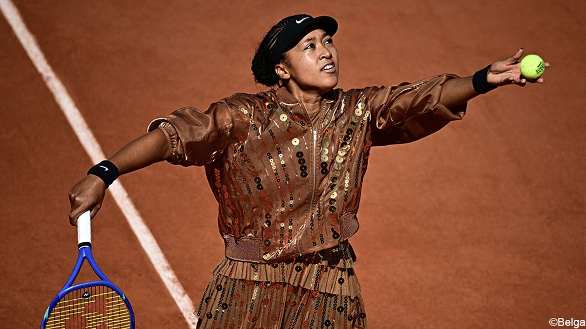 Van modeshow naar marathonmatch: Osaka overleeft thriller en haalt voor het eerst tweede week in Parijs