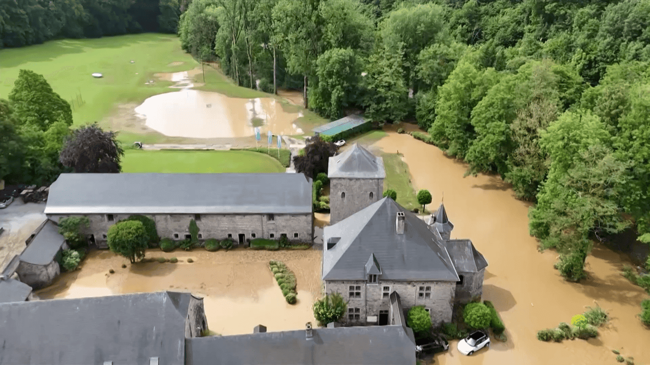 Man (78) overleden bij overstromingen na noodweer in Sombreffe, inwoners Nijvel zitten zonder drinkwater