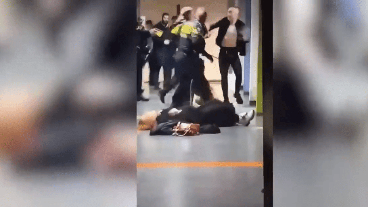 Nederlandse politie onderzoekt geweld door agenten bij hardhandige arrestatie van vrouw in asielzoekerscentrum