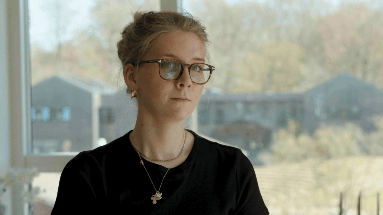 "Ik zou waarschijnlijk dood zijn": Deense Julie (19) met genetische afwijking waarschuwt halfbroers en -zussen na donorschandaal