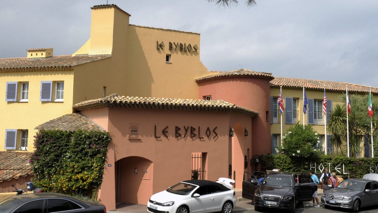Legendarisch hotel Le Byblos in Saint-Tropez verliest Palace-status, 6 andere hotels treden toe tot select Frans luxeclubje