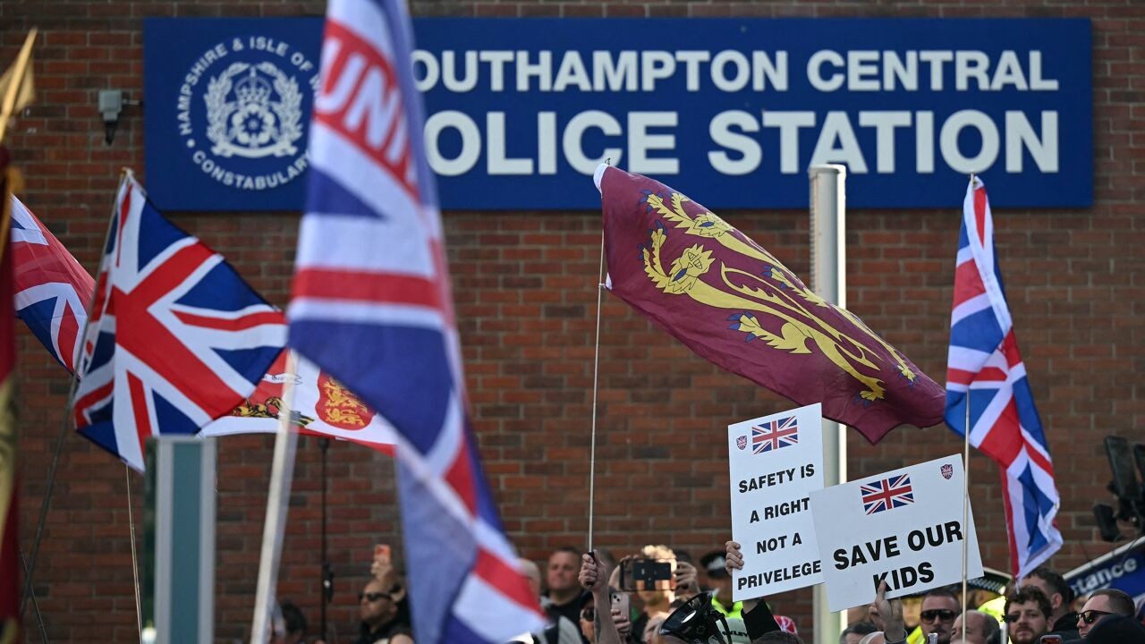 Hoofd Brits politiekorps biedt excuses aan voor behandeling neergestoken student: "Erg moeilijk om beelden te bekijken"