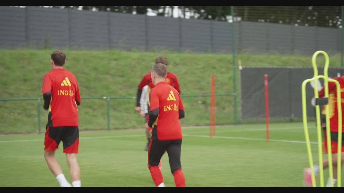 VIDEO - Leandro Trossard traint mee met de Rode Duivels