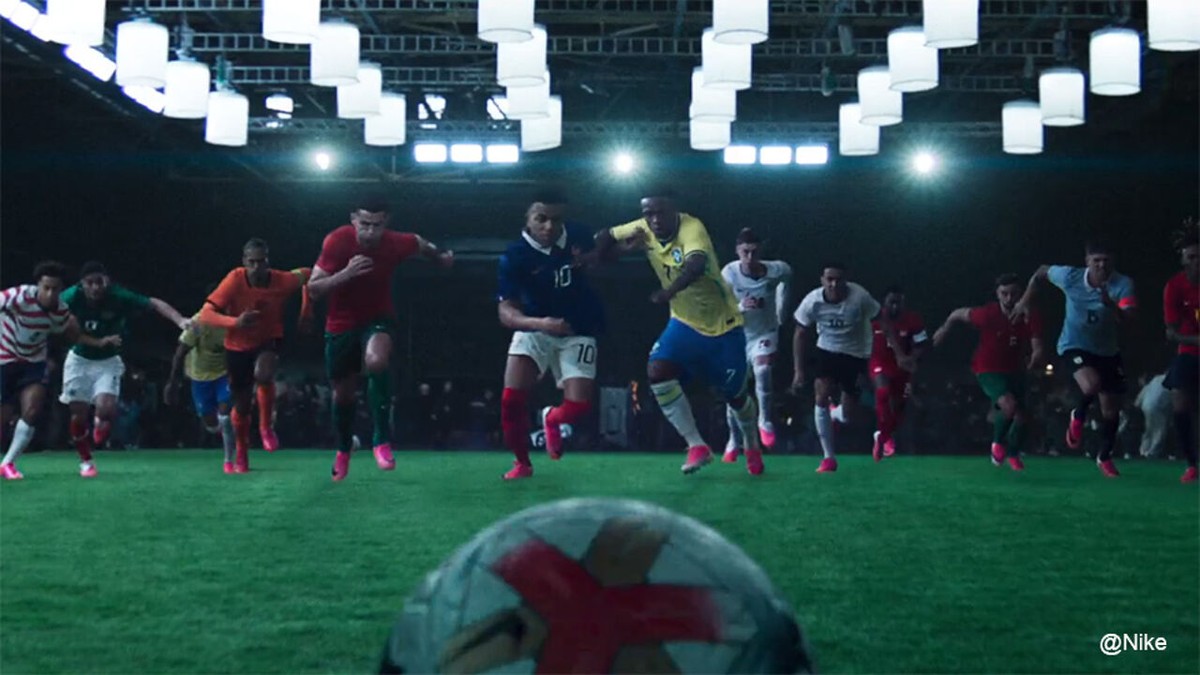Nike pakt groots uit voor WK-spot, met sterrenparade vol voetballers en beroemdheden (maar ook 1 pijnlijke naam)